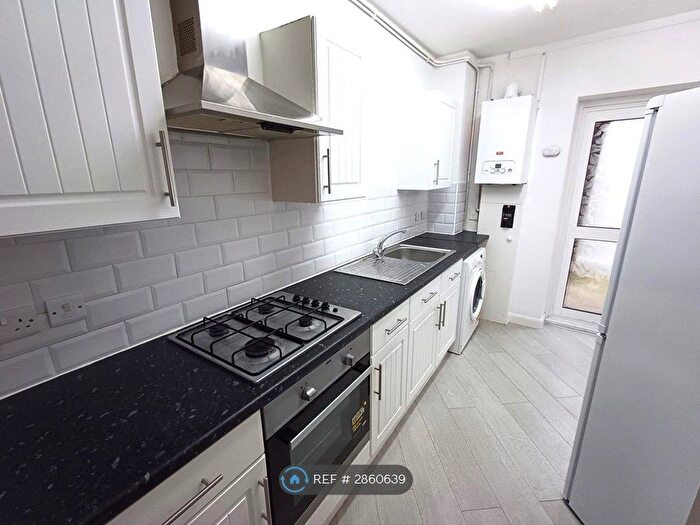 2 Bedroom Flat To Rent In Vicarage Lane, London, E15