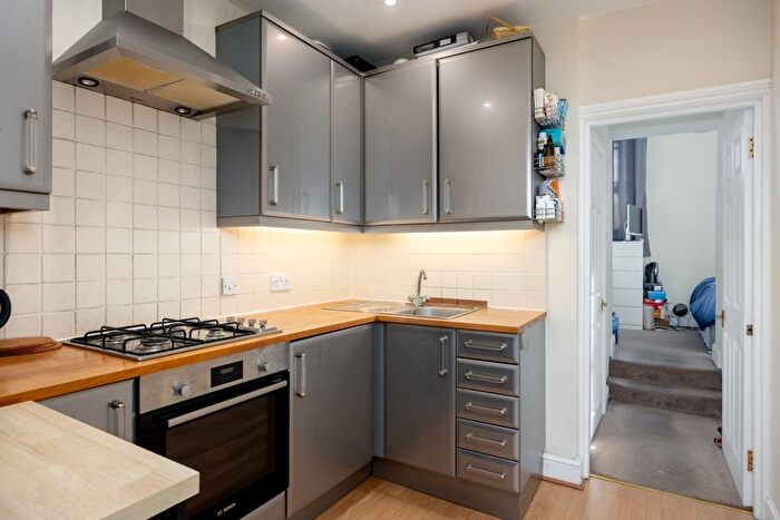 1 Bedroom Flat To Rent In Upper Richmond Road, Putney Hill, SW15