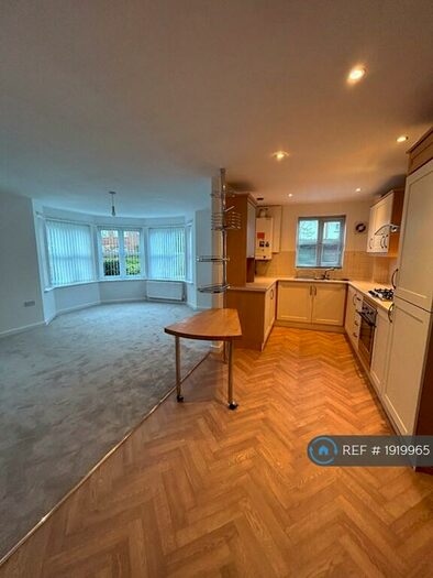 2 Bedroom Flat To Rent In Manchester, Sale, M33