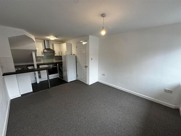 2 Bedroom Flat To Rent In Haunch Lane, B13