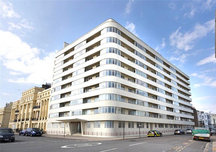 3 Bedroom Flat To Rent In Embassy Court, Kings Road, Brighton, BN1