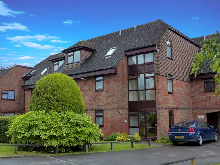 2 Bedroom Flat To Rent In Central Marlow, SL7