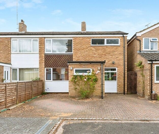 3 Bedroom Semi-detached House For Sale In Danes Way, Leighton Buzzard, LU7