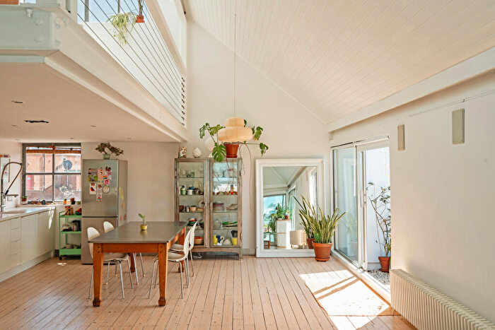 2 Bedroom Penthouse For Sale In Limehouse Cut Iii, London, E14