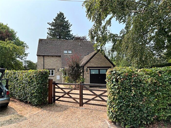 3 Bedroom Detached House To Rent In Burford Road, Bampton, OX18