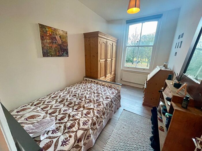 3 Bedroom Flat To Rent In Vauxhall Walk, Pimlico, West End, Nine Elms, London, SE11
