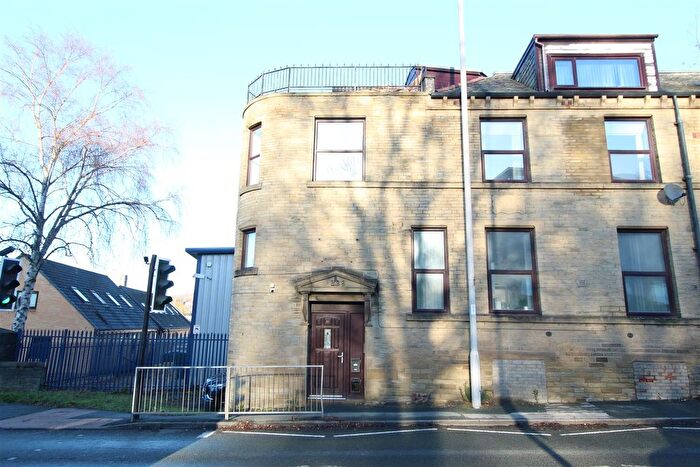 2 Bedroom Flat To Rent In Leeds Road, Shipley, BD18