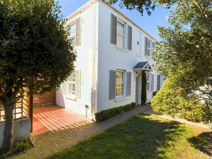 2 Bedroom Cottage To Rent In Alma Street, Lancing, BN15