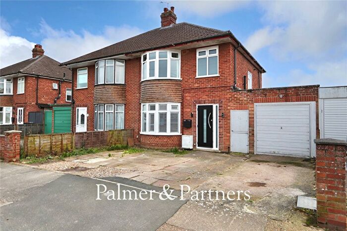 3 Bedroom Semi Detached House For Sale In Cedarcroft Road, Ipswich, Suffolk, IP1