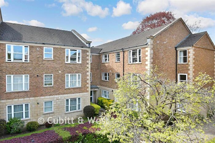 1 Bedroom Flat For Sale In Walnut Mews, Sutton, Surrey, SM2