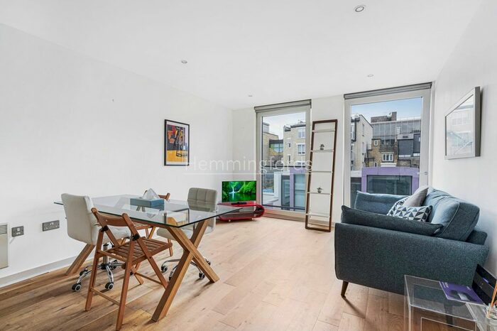 1 Bedroom Flat To Rent In Dickenson Court, Brewhouse Yard, London, EC1V