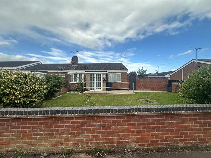 3 Bedroom Semi-Detached Bungalow To Rent In Lloyds Avenue, NR33