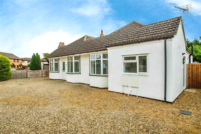 2 Bedroom Bungalow For Sale In Regent Street, Stotfold, Hitchin, Bedfordshire, SG5