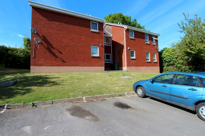 Detached House To Rent In Phoenix Close, Bursledon, Southampton, SO31