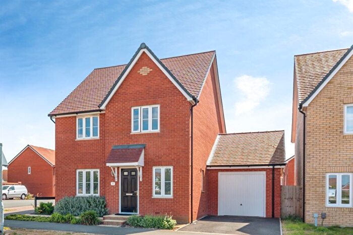 4 Bedroom Detached House For Sale In Four Acre Drive, Houghton Conquest, Bedford, MK45