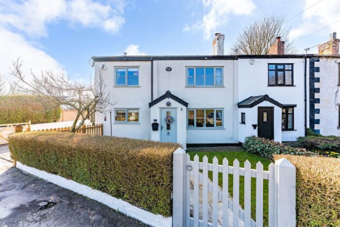4 Bedroom Semi Detached House For Sale In Belle Vue, Lowton, Warrington, WA3