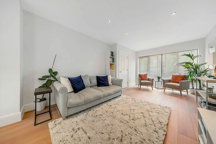 2 Bedroom Maisonette To Rent In Pirbright Road, Southfields, London, SW18