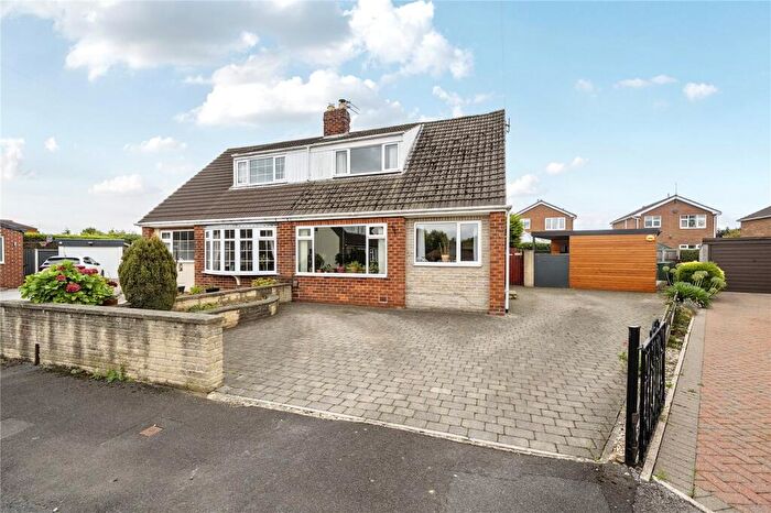 2 Bedroom Bungalow For Sale In Whitecliffe Drive, Swillington, Leeds, West Yorkshire, LS26
