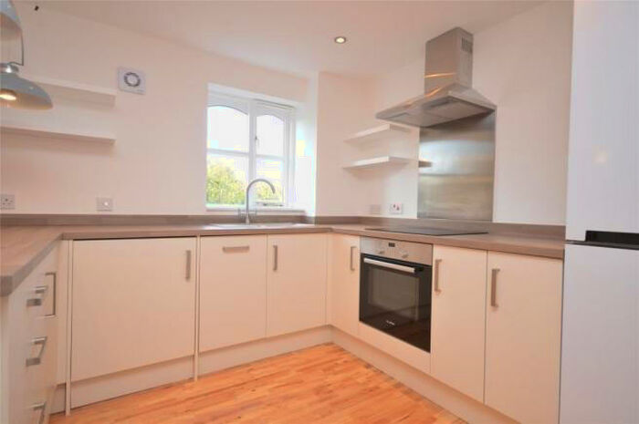 2 Bedroom Flat To Rent In New Road, Mitcham, CR4