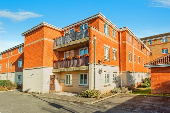 2 Bedroom Flat For Sale In Collier Way, Southend-on-Sea, Essex, SS1