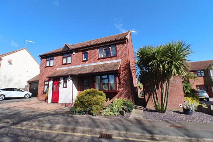 3 Bedroom Semi-Detached House For Sale In Brise Close, Braintree, CM7