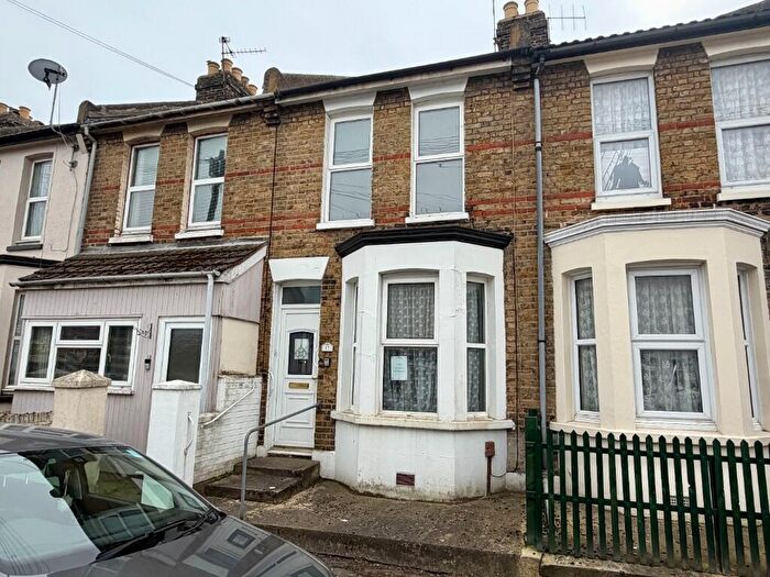 3 Bedroom Terraced House For Sale In Regent Road, Gillingham, Kent, ME7