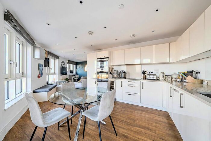 2 Bedroom Flat To Rent In Queensland Road, Islington, London, N7