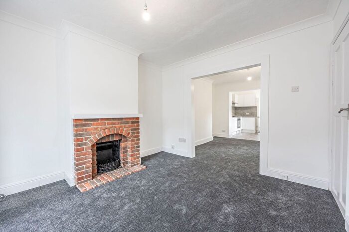 3 Bedroom Semi-Detached House To Rent In Beaucroft Road, Waltham Chase, Southampton, SO32