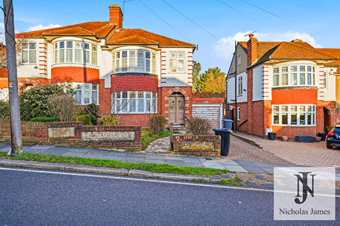 3 Bedroom Semi Detached House For Sale In South Lodge Drive, Oakwood, N14