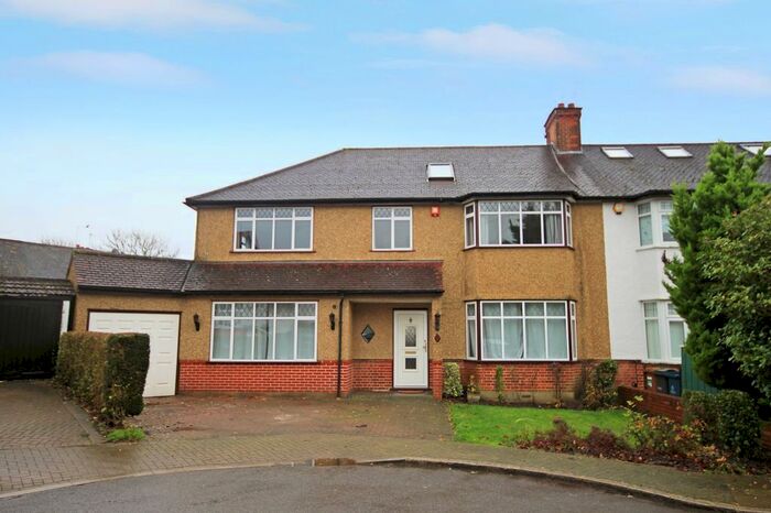 5 Bedroom Semi-Detached House To Rent In Hilltop Way, Stanmore, Middlesex, HA7