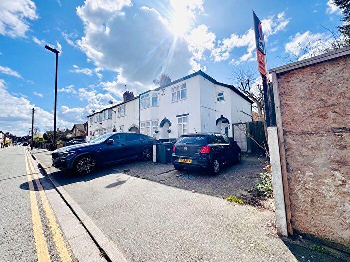 2 Bedroom Maisonette For Sale In Station Road, Hounslow, Greater London, TW3