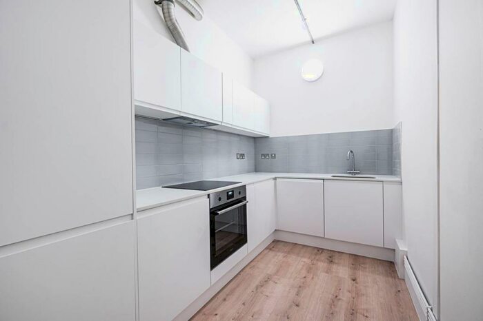 2 Bedroom Flat To Rent In Arbutus Street, Haggerston, London, E8