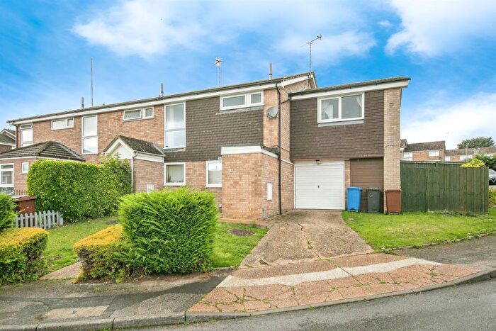 5 Bedroom Semi-Detached House For Sale In St. Osyth Close, Ipswich, IP2