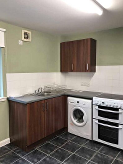 2 Bedroom Apartment To Rent In Ft, St Johns Hill, Edinburgh, EH8