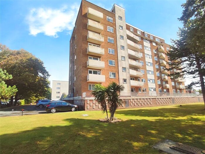 2 Bedroom Apartment For Sale In Manor Lea, Boundary Road, Worthing, BN11