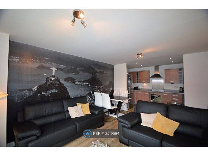 2 Bedroom Flat To Rent In Bouverie Court, Leeds, LS9