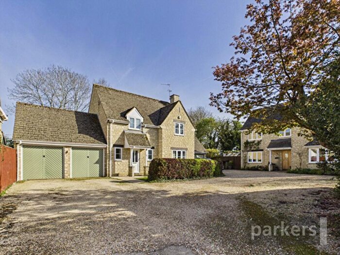 4 Bedroom Detached House For Sale In Littlebrook Meadow, Shipton-under-Wychwood, Chipping Norton, OX7