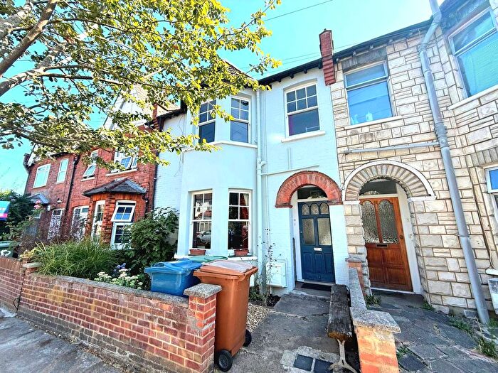 2 Bedroom Flat To Rent In Rosslyn Crescent, Harrow, HA1