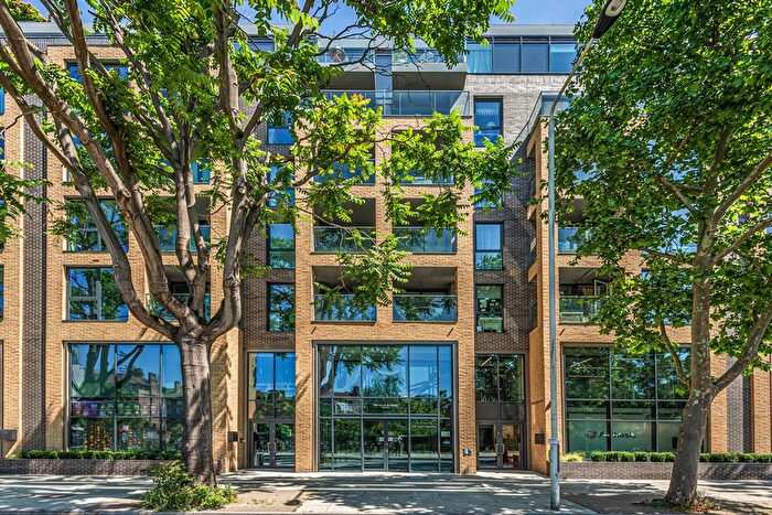 3 Bedroom Flat To Rent In Long Lane, Taper Building, SE1