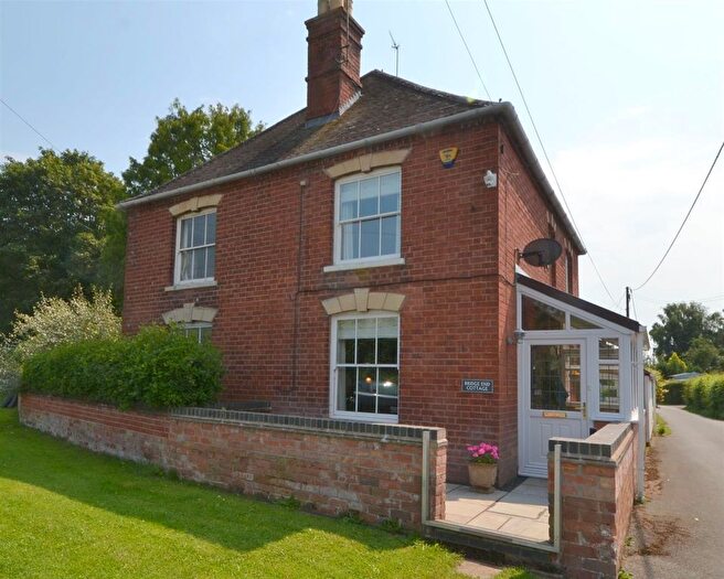 3 Bedroom Semi-Detached House For Sale In East Waterside, Upton-Upon-Severn, Worcester, WR8