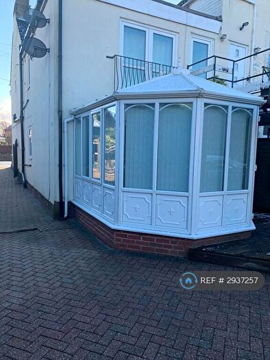 2 Bedroom Flat To Rent In Gomersal, Cleckheaton, BD19