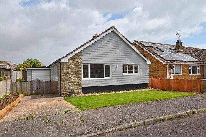 3 Bedroom Detached Bungalow For Sale In Tritton Gardens, Dymchurch, Romney Marsh, TN29