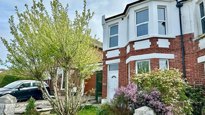3 Bedroom Semi-Detached House For Sale In Middle Road, Hastings, TN35