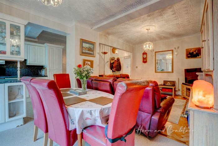 3 Bedroom End Of Terrace House For Sale In Corporation Road, Grangetown, Cardiff, CF11