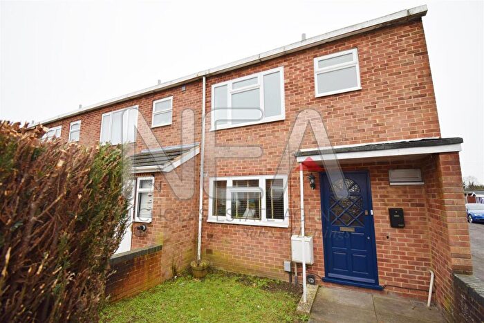 3 Bedroom End Of Terrace House To Rent In Burcombe Way, Emmer Green, Reading, RG4