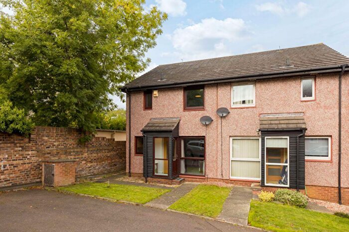 1 Bedroom Semi-Detached House For Sale In Meadowfield Court, Willowbrae, EH8