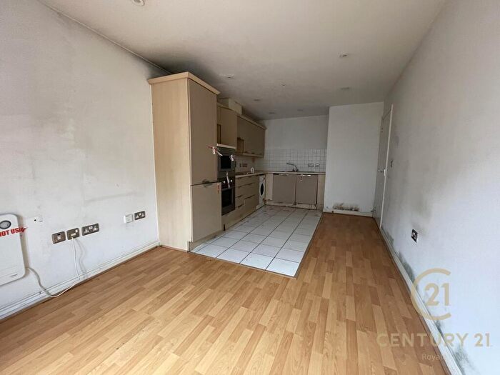 1 Bedroom Apartment For Sale In Coombe Road Kingston Upon Thames, KT2