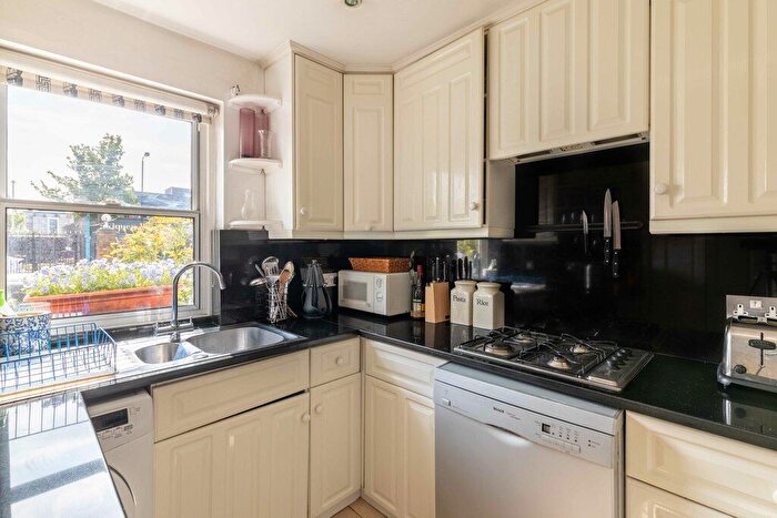 4 Bedroom Property To Rent In Pooles Lane, Chelsea, SW10