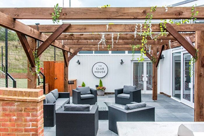 1 Bedroom Maisonette To Rent In Turnpike Lane, RH12