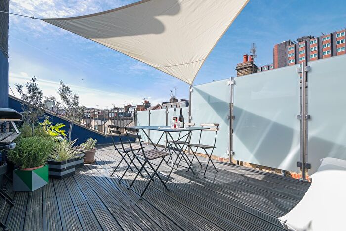 2 Bedroom Maisonette For Sale In Tamworth Street, London, SW6